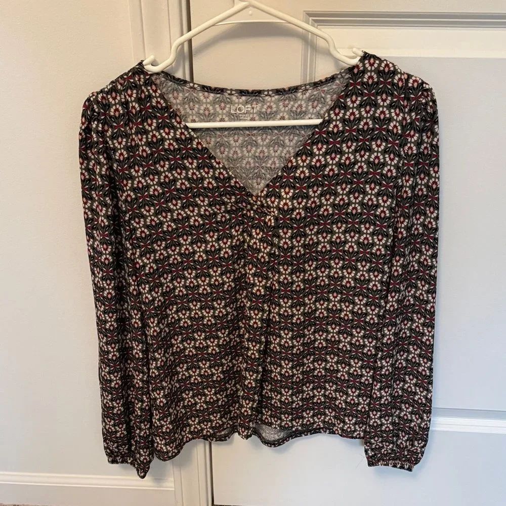 LOFT Black Floral-Patterned V-Neck Long Sleeve Blouse